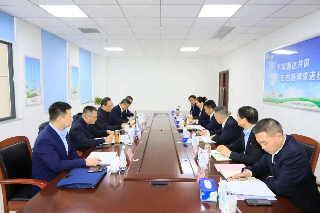 省政府國資委黨委書記、主任李濤一行到花花牛乳業集團調研