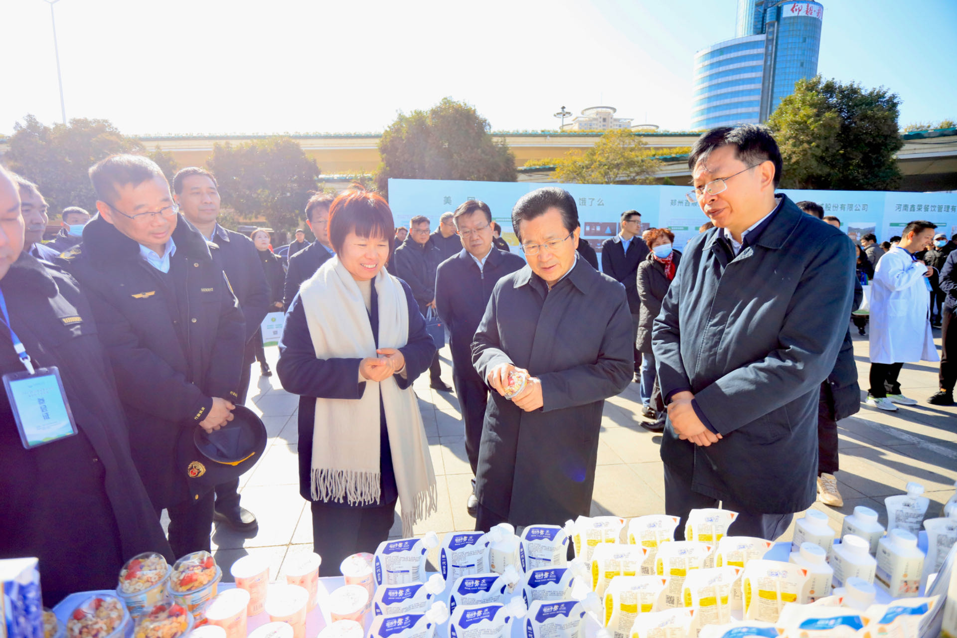 花花牛丨落實(shí)食品生產(chǎn)加工企業(yè)質(zhì)量安全主體責(zé)任，助力人民群眾生活更美好——2023年河南省暨鄭州食品安全宣傳周啟動(dòng)儀式隆重舉行