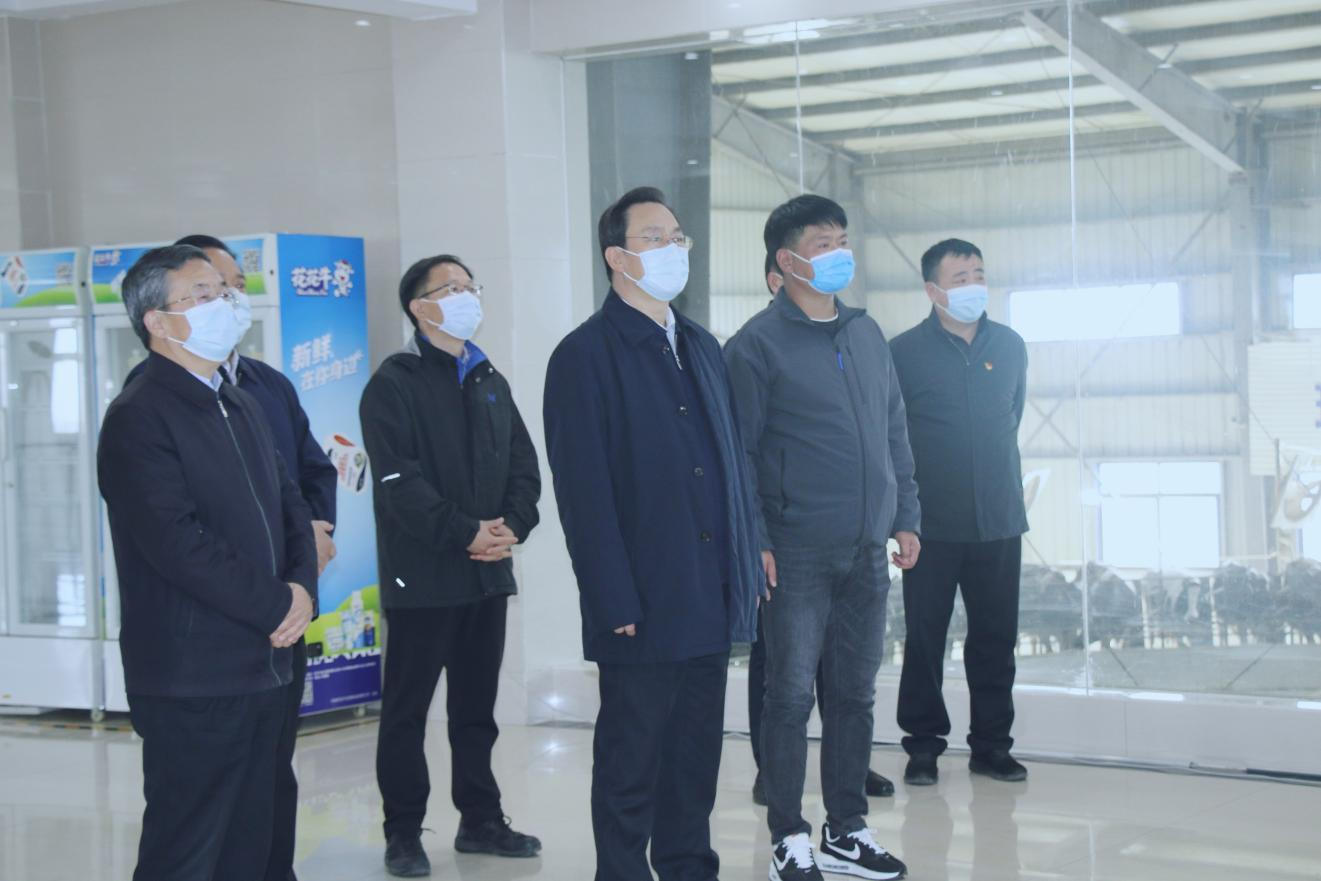 河南省人大常委會黨組書記、副主任孔昌生蒞臨花花牛魯山瑞亞牧場參觀調研
