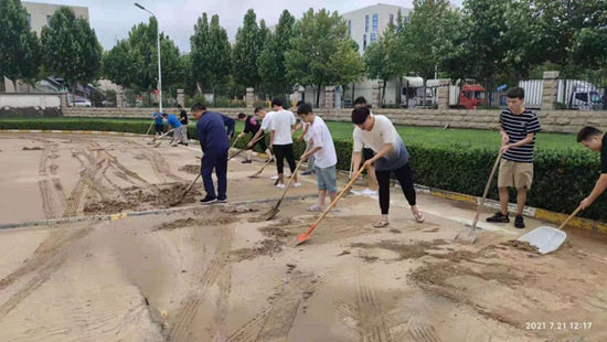 微光匯聚、風雨同舟，我們一起扛！