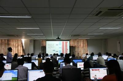 江蘇省高等院校電工電子/自動化/電氣/動力學科組2015年會議暨江蘇省2015全國大學生電子設(shè)計競賽工作研討會在我校召開